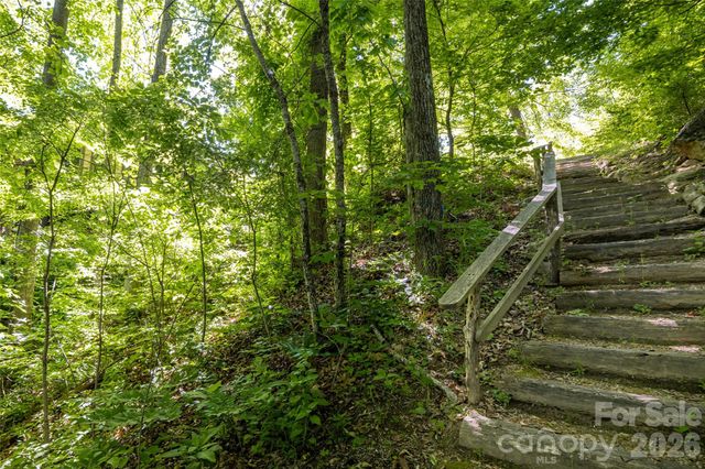 2 Cherokee Orchard Court, Fairview, NC 28730