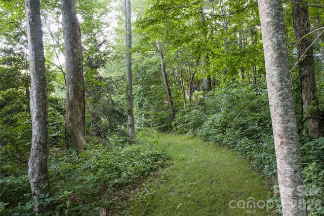 2 Cherokee Orchard Court, Fairview, NC 28730