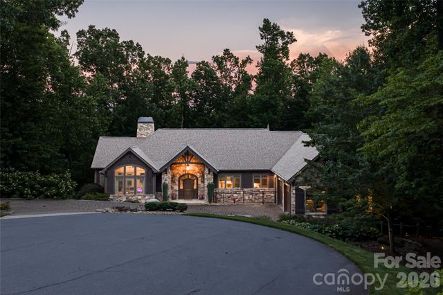2 Cherokee Orchard Court, Fairview, NC 28730