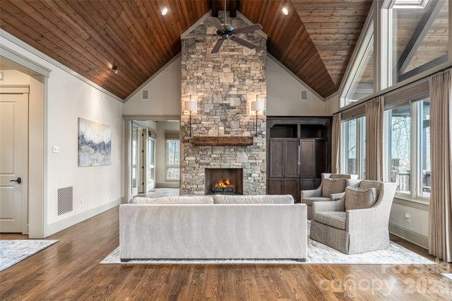 2 Cherokee Orchard Court, Fairview, NC 28730