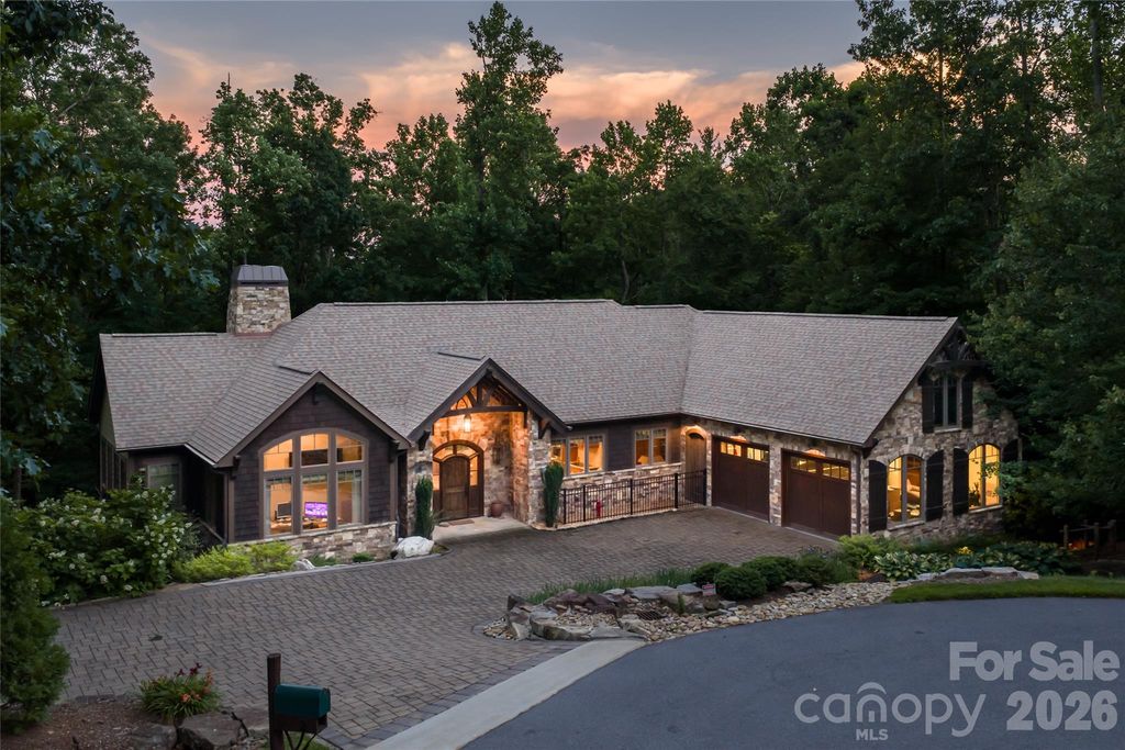 2 Cherokee Orchard Court, Fairview, NC 28730