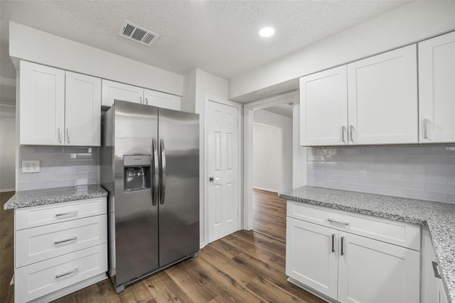 5914 Pebble Springs Drive, Houston, TX 77066