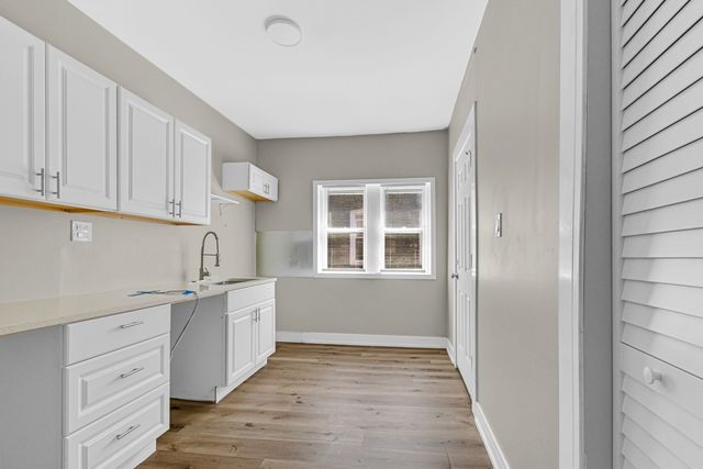 8010 S Phillips Avenue, Chicago, IL 60617