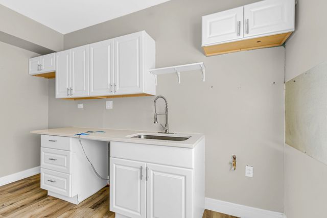 8010 S Phillips Avenue, Chicago, IL 60617