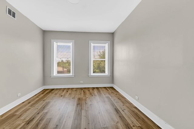 8010 S Phillips Avenue, Chicago, IL 60617