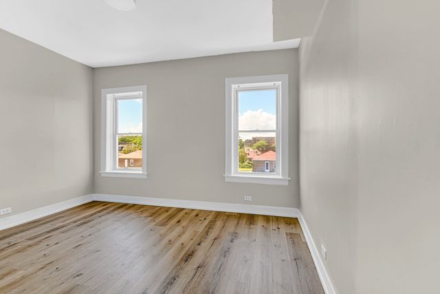8010 S Phillips Avenue, Chicago, IL 60617