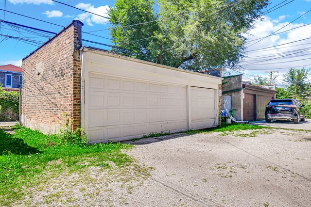 8010 S Phillips Avenue, Chicago, IL 60617