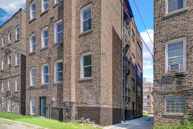 8010 S Phillips Avenue, Chicago, IL 60617