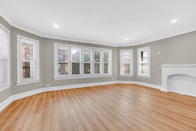 8010 S Phillips Avenue, Chicago, IL 60617