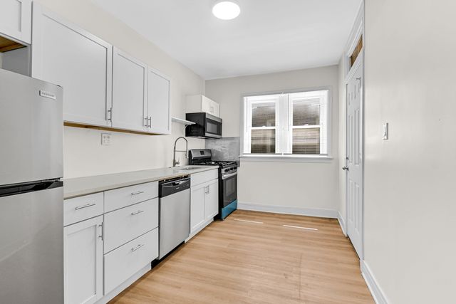 8010 S Phillips Avenue, Chicago, IL 60617