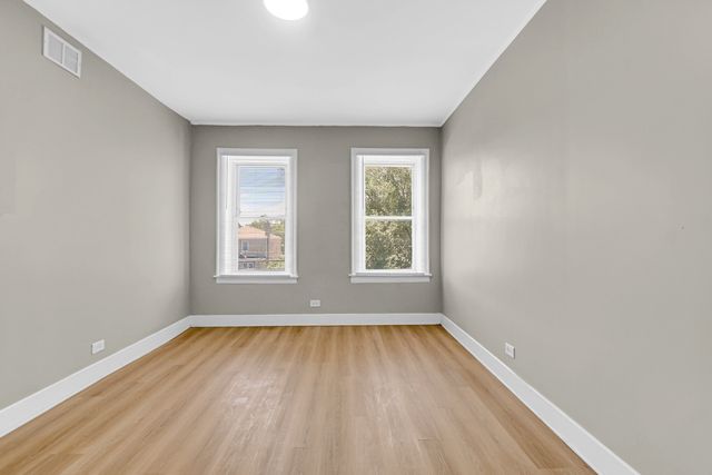 8010 S Phillips Avenue, Chicago, IL 60617