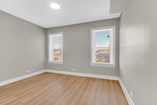 8010 S Phillips Avenue, Chicago, IL 60617