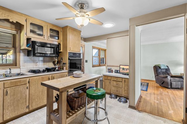 2869 Victoria Street N, Roseville, MN 55113