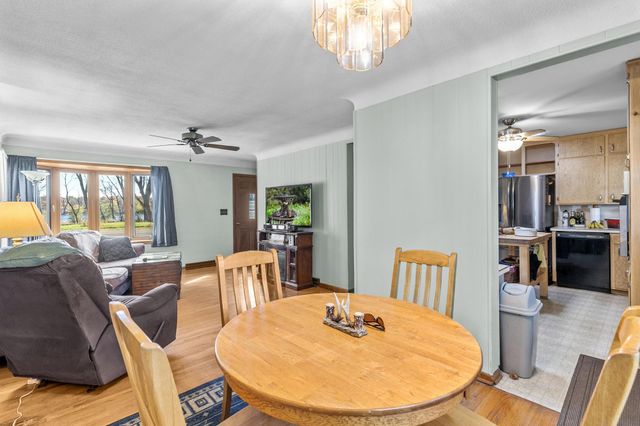 2869 Victoria Street N, Roseville, MN 55113