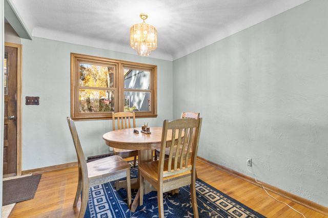 2869 Victoria Street N, Roseville, MN 55113