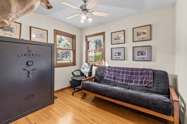 2869 Victoria Street N, Roseville, MN 55113