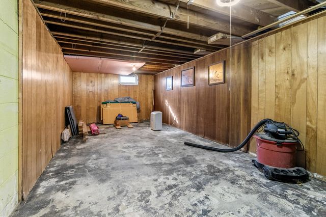 2869 Victoria Street N, Roseville, MN 55113