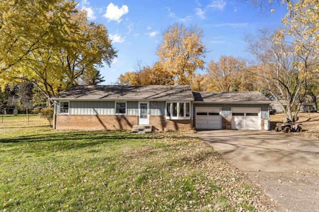 2869 Victoria Street N, Roseville, MN 55113