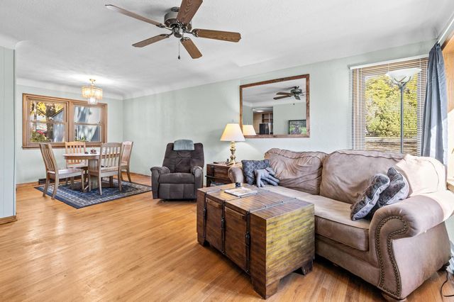 2869 Victoria Street N, Roseville, MN 55113