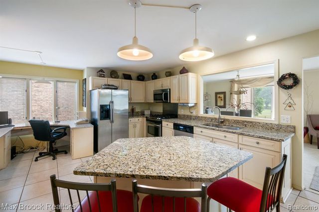 4723 Fairway Court, Waterford, MI 48328