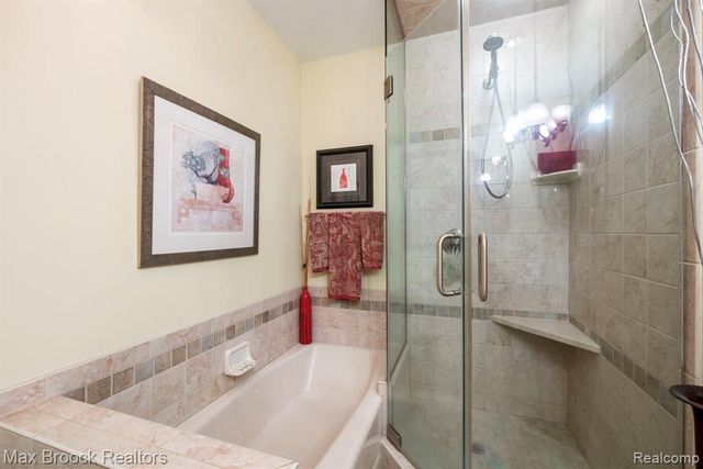 4723 Fairway Court, Waterford, MI 48328