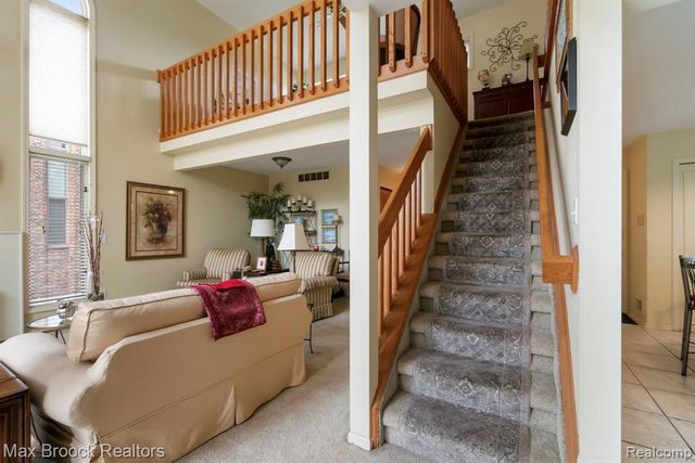 4723 Fairway Court, Waterford, MI 48328