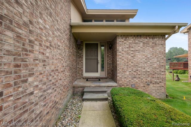 4723 Fairway Court, Waterford, MI 48328