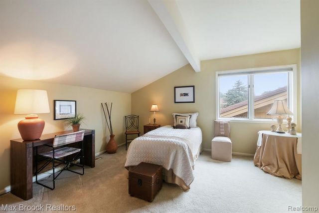 4723 Fairway Court, Waterford, MI 48328