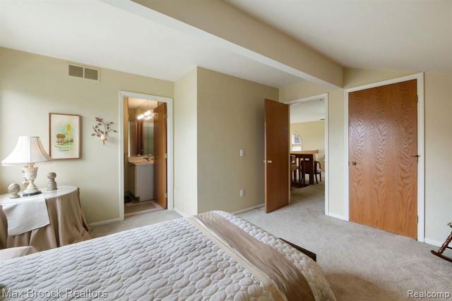 4723 Fairway Court, Waterford, MI 48328