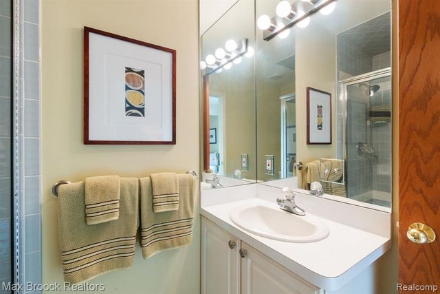 4723 Fairway Court, Waterford, MI 48328