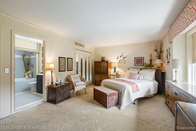 4723 Fairway Court, Waterford, MI 48328