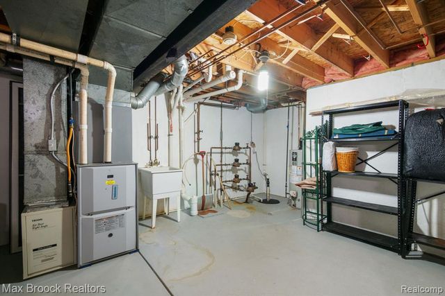 4723 Fairway Court, Waterford, MI 48328