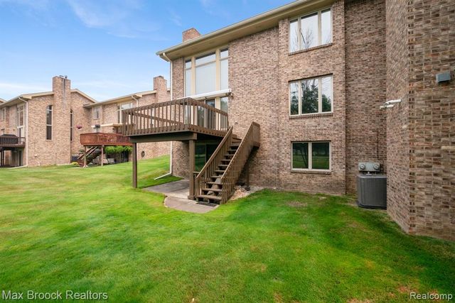4723 Fairway Court, Waterford, MI 48328