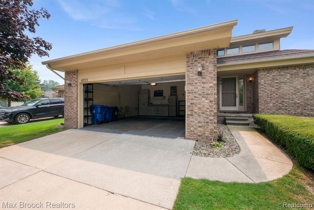 4723 Fairway Court, Waterford, MI 48328
