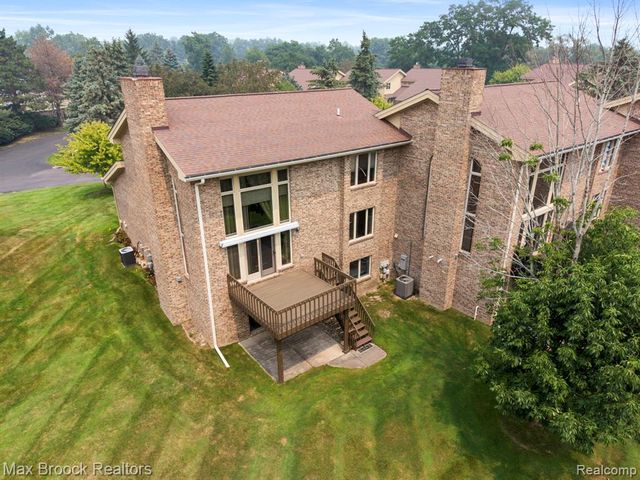 4723 Fairway Court, Waterford, MI 48328