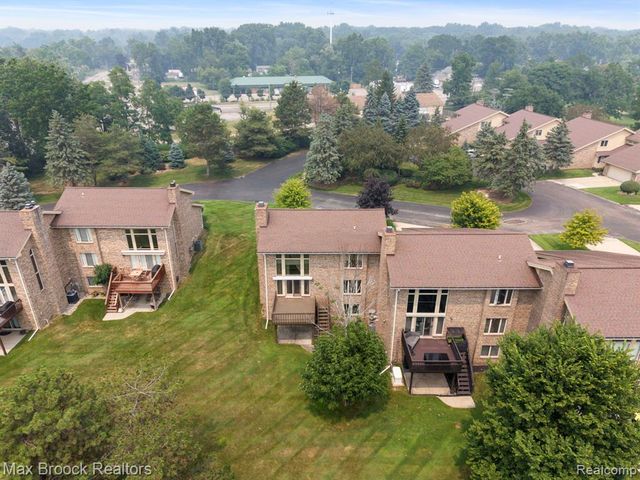 4723 Fairway Court, Waterford, MI 48328