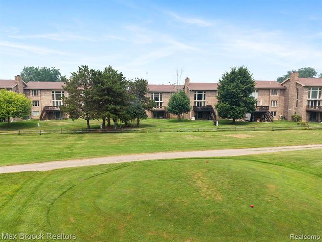 4723 Fairway Court, Waterford, MI 48328