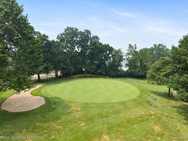 4723 Fairway Court, Waterford, MI 48328