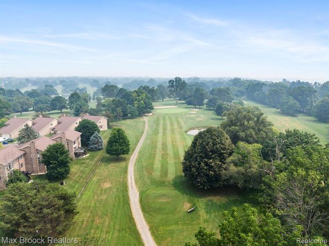 4723 Fairway Court, Waterford, MI 48328