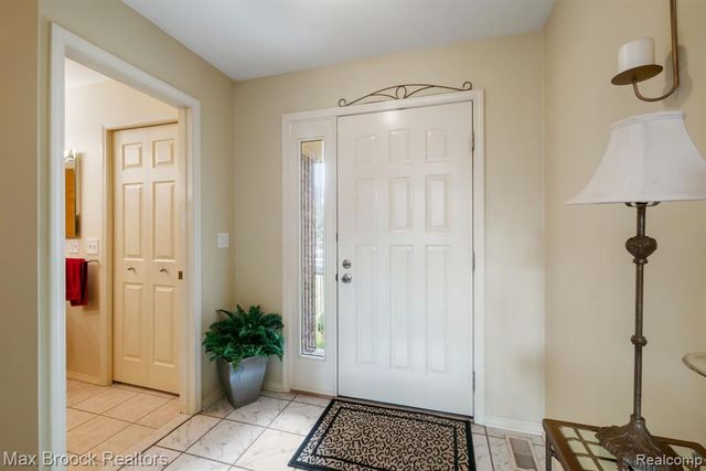 4723 Fairway Court, Waterford, MI 48328
