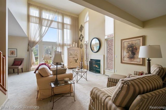 4723 Fairway Court, Waterford, MI 48328