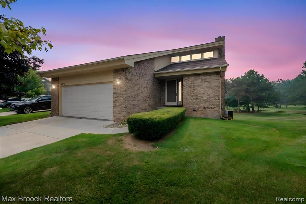 4723 Fairway Court, Waterford, MI 48328