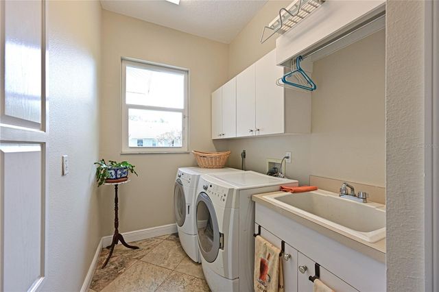 3240 WALTER TRAVIS DRIVE, Sarasota, FL 34240