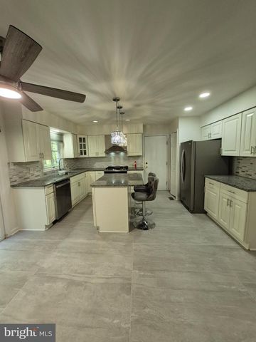 100 BLACKPOWDER LN, Fort Washington, MD 20744