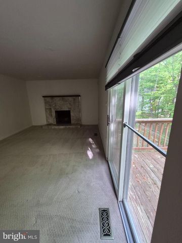 100 BLACKPOWDER LN, Fort Washington, MD 20744