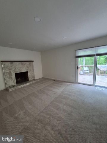 100 BLACKPOWDER LN, Fort Washington, MD 20744