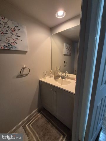 100 BLACKPOWDER LN, Fort Washington, MD 20744
