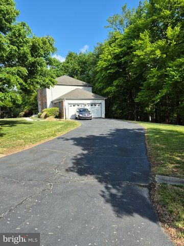 100 BLACKPOWDER LN, Fort Washington, MD 20744