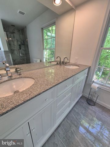 100 BLACKPOWDER LN, Fort Washington, MD 20744