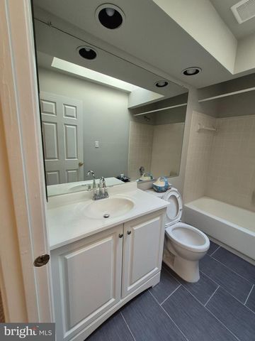 100 BLACKPOWDER LN, Fort Washington, MD 20744